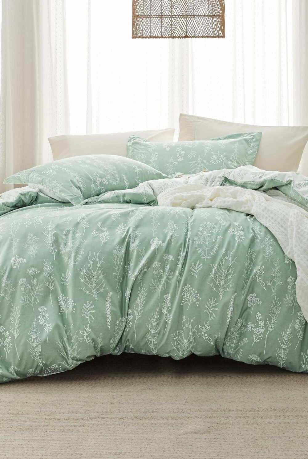 Bedsure Queen Comforter Set - Sage Green Bed Set, 3 Pieces Lightweight Summer Cute Floral Bedding, 1 Soft Reversible Botanical Flowers Comforter and 2 Pillow Shams